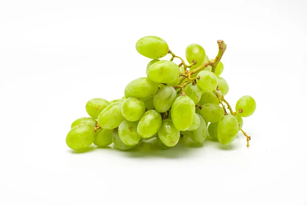 绿葡萄被隔离了 白色背景下的现实绿色葡萄 — 图库照片