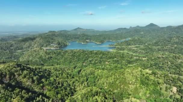 Vista Aérea Del Lago Artificial Waduk Sermo Desde Parque Nacional — Vídeo de stock