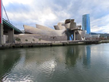 Bilbao 'daki meşhur Guggenheim Müzesi.
