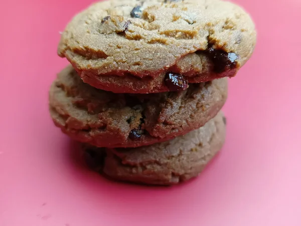 Finom Csokoládé Cookie Piros Alapon — Stock Fotó
