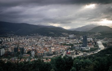 Bilbao şehrinin panoramik görüntüsü