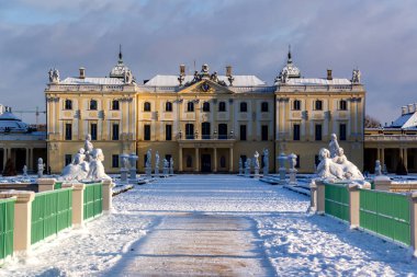 Branicki Sarayı 'nın bahçelerinde kış - Biaystok, Polonya