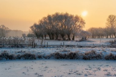 Kırsal kesimde kış sabahı