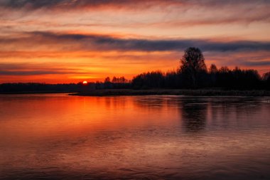 Gölde güzel bir gün batımı