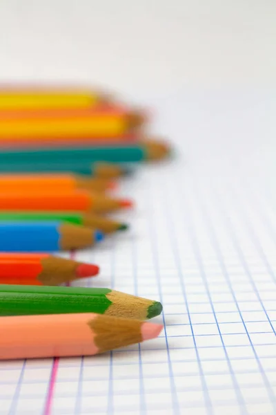 Tužky Upuštěné Školního Sešitu Školní Potřeby Pro Děti — Stock fotografie