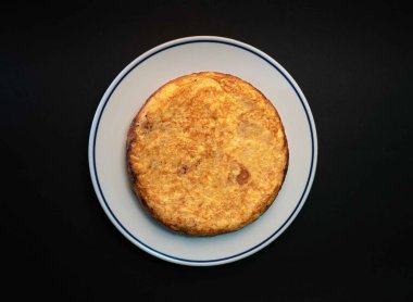 Klasik bir İspanyol patates omleti, 