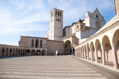 Önden Assisi Katedrali manzarası