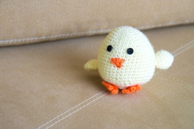 Tığ işi sarı civciv 