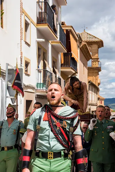 Antequera 'da kutsal çarşamba alayı, El Mayor Dolor kardeşliği lejyonerler tarafından taşınıyor.