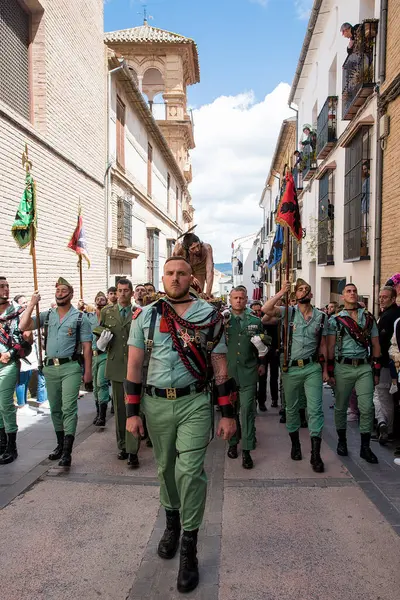Antequera 'da kutsal çarşamba alayı, El Mayor Dolor kardeşliği lejyonerler tarafından taşınıyor.
