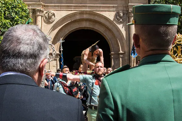 Antequera 'da kutsal çarşamba alayı, El Mayor Dolor kardeşliği lejyonerler tarafından taşınıyor.