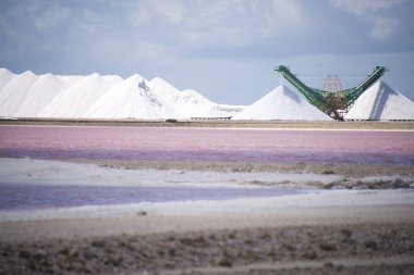 Bonaire adasındaki tuz çıkarma fabrikası.