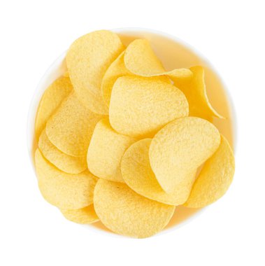 Beyaz arka planda izole edilmiş, beyaz kasede patates cipsi..