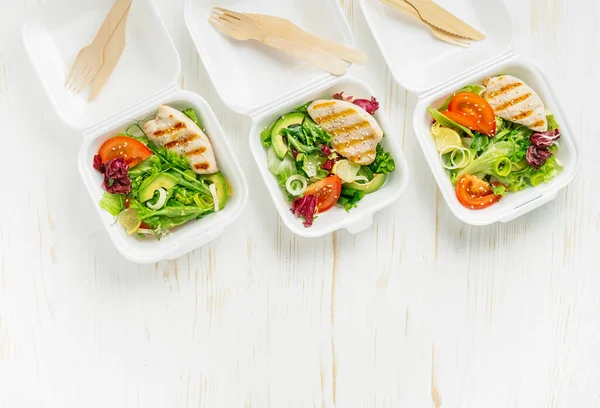 Lunch Boxes Salad Grilled Chicken White Wooden Background Copy Space — Foto de Stock