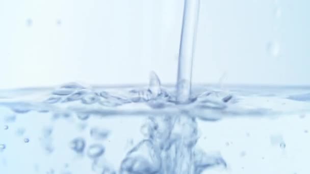 Transparentes Glas Füllt Sich Mit Wasser Kopierraum — Stockvideo