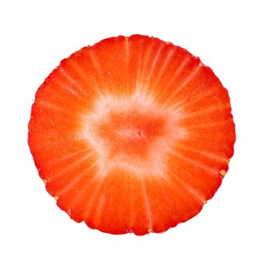 Beyaz üzerine izole edilmiş çilek dilimini kes.