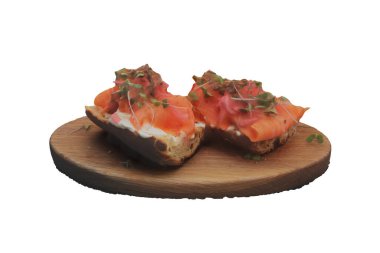 Füme somon ve krem peynirli bruschetta.