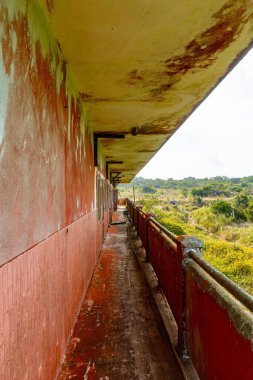 Urbex pas lekeli eski, yırtık pırtık evleri keşfediyor.