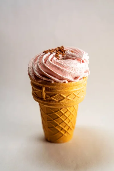 Beyaz zephyr ya da marşmelovlu waffle külahları. Yüksek kalite fotoğraf