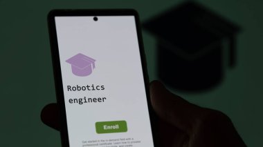 28 Ağustos 2023. Bir öğrenci bir telefon tutar, robotik mühendisi programı okumak için kurslara kaydolur, yeni yetenekler öğrenir ve sertifikayı alır. İngilizce metin, İngilizce metin.