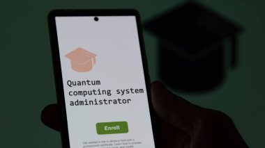 28 Ağustos 2023. Bir öğrenci telefon tutar, kuantum bilgisayar sistemi yönetim programını okumak için kurslara kaydolur, yeni yetenekler öğrenir ve sertifikayı geçirir. İngilizce metin, İngilizce metin.