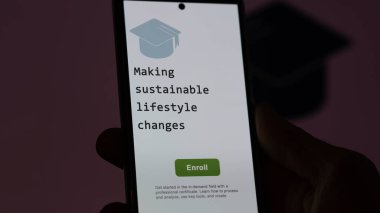 28 Ağustos 2023. Bir öğrenci bir telefon tutar, sürdürülebilir yaşam tarzı değişikliği programı yapmak için kurslara kaydolur, yeni yetenekler öğrenir ve sertifikayı geçer. İngilizce metin, İngilizce metin.