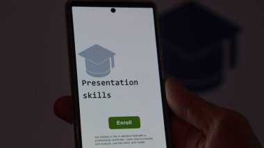 Bir öğrenci telefon tutar, sunum becerileri eğitimi almak için kurslara kaydolur, yeni yetenekler öğrenir ve sertifikayı alır. İngilizce metin, İngilizce metin.