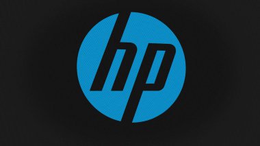 07 Eylül 2023 Palo Alto, Kaliforniya. Beyaz ekranlı bir duvarda HP A.Ş. logosu. Bir aygıtın üzerindeki HP Inc markası.