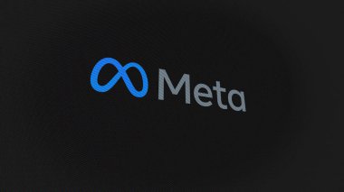 07 Eylül 2023 Menlo Park, Kaliforniya. Beyaz ekranlı bir duvarda Meta Platformlarının logosu. Bir aygıt üzerindeki Meta Platformları damgası.