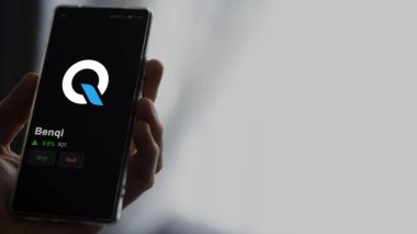 19 Eylül 2023. Benqi 'nin fiyatını analiz eden bir yatırımcı, kripto $QI limitin üzerine çıktı ve fiyatın üstüne çıktı..