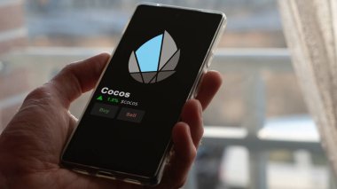 19 Eylül 2023. Cocos 'un fiyatını analiz eden bir yatırımcı, kripto COS limitin üzerine çıktı, COS ve fiyatın üstüne çıktı..