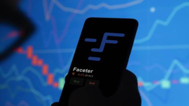 19 Eylül 2023. Faceter 'ın fiyatını analiz eden bir yatırımcı, kripto $FACE limitin üzerine çıktı ve fiyatın üstüne çıktı..