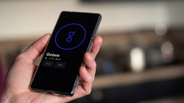 19 Eylül 2023. Golem 'in fiyatını analiz eden bir yatırımcı, kripto $GLM limitin üzerine çıktı ve fiyatın üstüne çıktı..