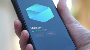 19 Eylül 2023. IQeon 'un fiyatını analiz eden bir yatırımcı, IQN limitinin üzerine çıktı ve fiyatın üstüne çıktı..