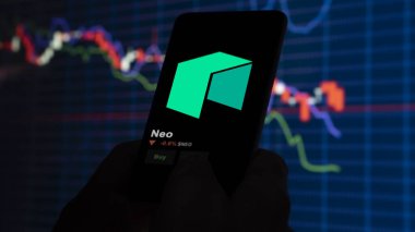 19 Eylül 2023. Neo 'nun fiyatını analiz eden bir yatırımcı, kripto NEO limitinin üzerine çıktı ve fiyatın üstüne çıktı..
