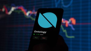 19 Eylül 2023. Ontolojinin fiyatını analiz eden bir yatırımcı, kripto $ONT limitin üzerine çıktı, ONT ve fiyatın üstüne çıktı..