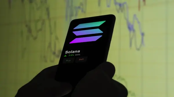 19 Eylül 2023. Solana 'nın fiyatını analiz eden bir yatırımcı, kripto $SOL limitin üzerine çıktı, SOL ve fiyatın üstüne çıktı..