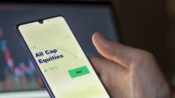 Een Investeerder Die Het All Cap Equities Etf Fund Een — Stockfoto