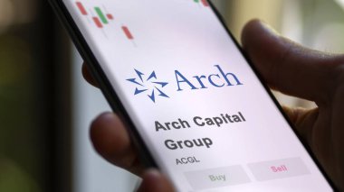 Bir takas ekranında Arch Capital Group 'un logosu. Kemer Sermaye Grubu hisse senetleri, bir aygıt üzerinde ACGL $.