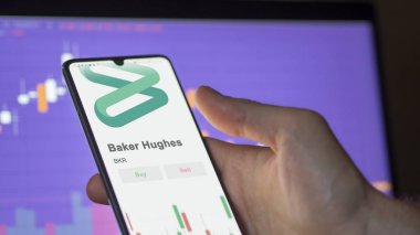 Takas ekranında Baker Hughes 'un logosu. Baker Hughes hisse senetleri, bir cihazda BKR $.