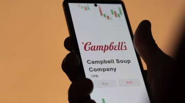 Bir takas ekranında Campbell Çorba Şirketi 'nin logosu. Campbell Çorba Şirketi hisse senetleri, bir cihazda CPB $.