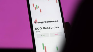Bir değiş tokuş ekranında EOG kaynaklarının logosu. EOG Kaynak fiyatları hisse senetleri, cihaza EOG $.