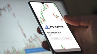 Takas ekranında Everest Re 'nin logosu. Everest Re hisse senetleri, cihazda EG $.