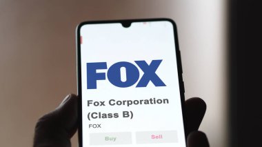 Değiş tokuş ekranında Fox Şirketi 'nin (B sınıfı) logosu. Fox Corporation (B sınıfı) fiyat hisseleri, bir aygıt üzerinde FOX $.