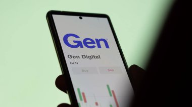 Gen Digital 'in logosu bir değiş tokuş ekranında. Gen Dijital Fiyat Hisseleri, GEN $bir aygıt üzerinde.
