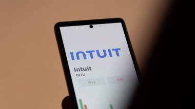 Bir değiş tokuşun ekranındaki Sezgi logosu. Sezgisel fiyat hisseleri, bir cihazda INTU $.