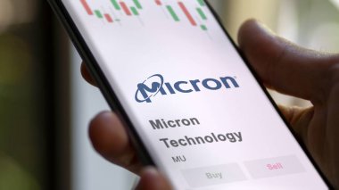 Mikron Teknoloji 'nin logosu bir değiş tokuş ekranında. Mikron Teknoloji hisse senetleri, bir cihaz için MU $.