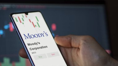 Değiş tokuş ekranında Moody 's Şirketi' nin logosu. Moody 's Şirketi hisse senetleri, bir cihazda MCO $.