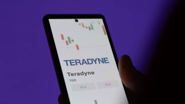 Değiş tokuş ekranında Teradyne logosu. Teradyne fiyat hisseleri, bir aygıt için TER $.