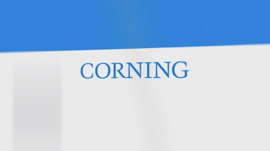 07 Eylül 2023 Corning, New York. Beyaz ekranlı bir duvarda Corning Inc. 'in logosu. Bir aygıt üzerinde Corning Inc damgası.